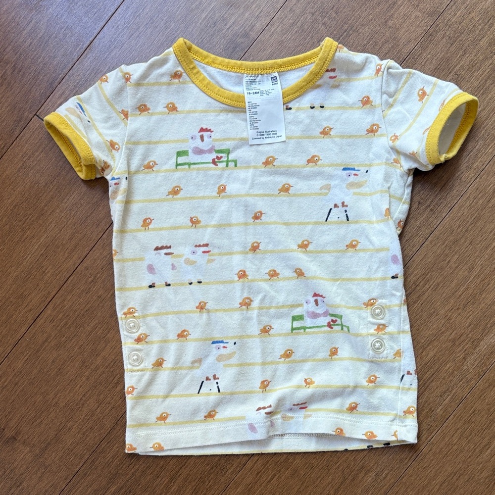 Uniqlo t-shirt